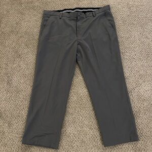 Amazon Essentials Men's Dress Pant 40W 28L